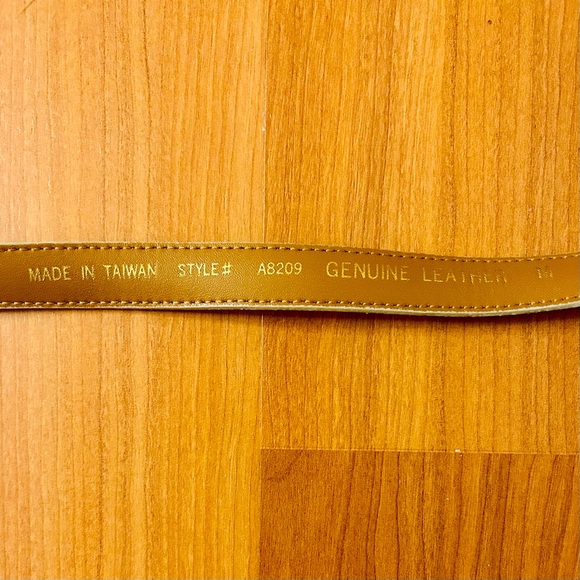 Vintage light blue leather belt with brass buckle - Picture 4 of 4